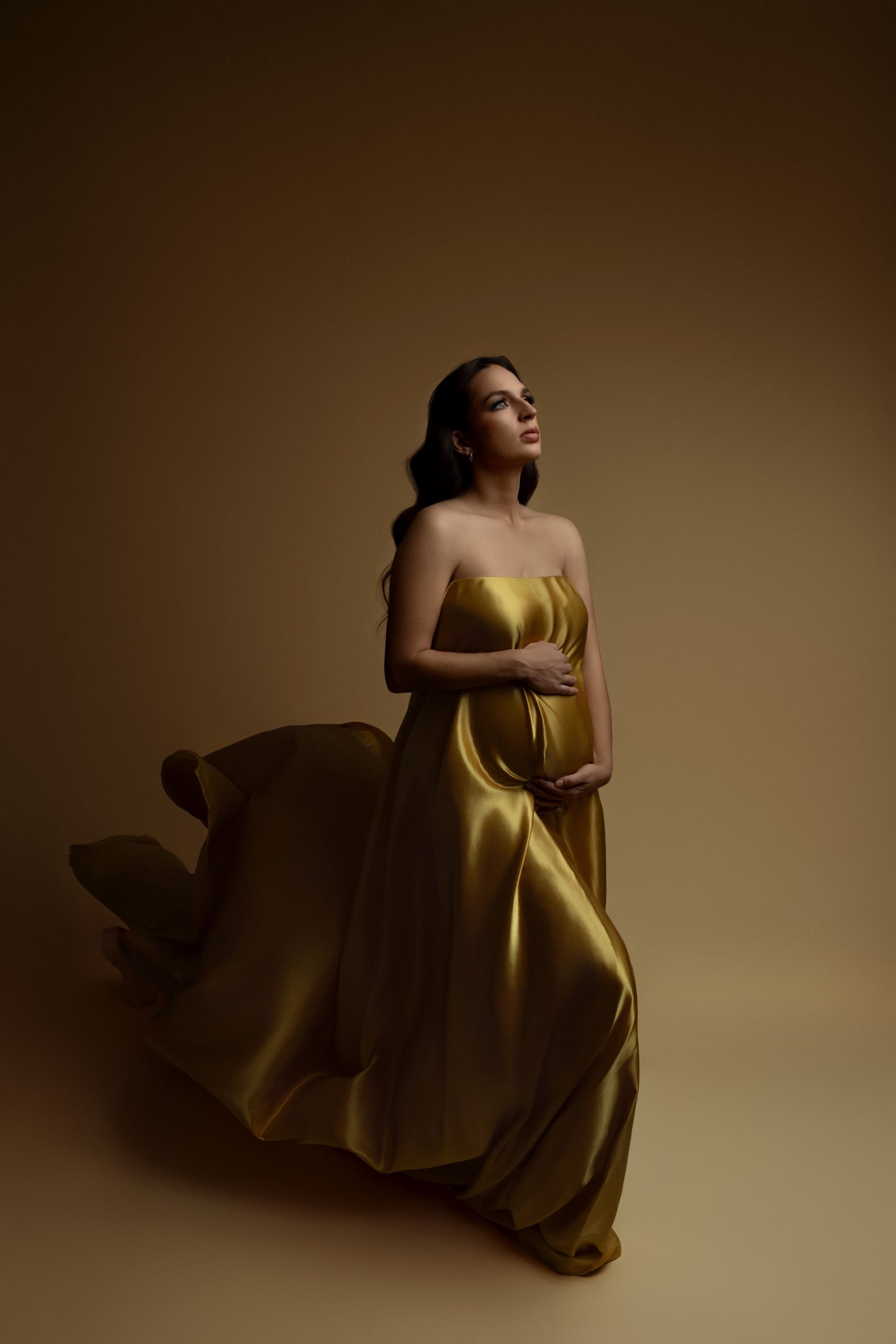 maternity photo of pregnant woman