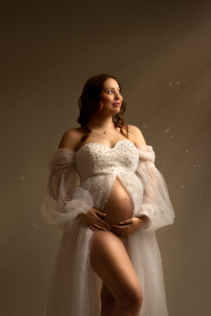 maternity photo of pregnant woman