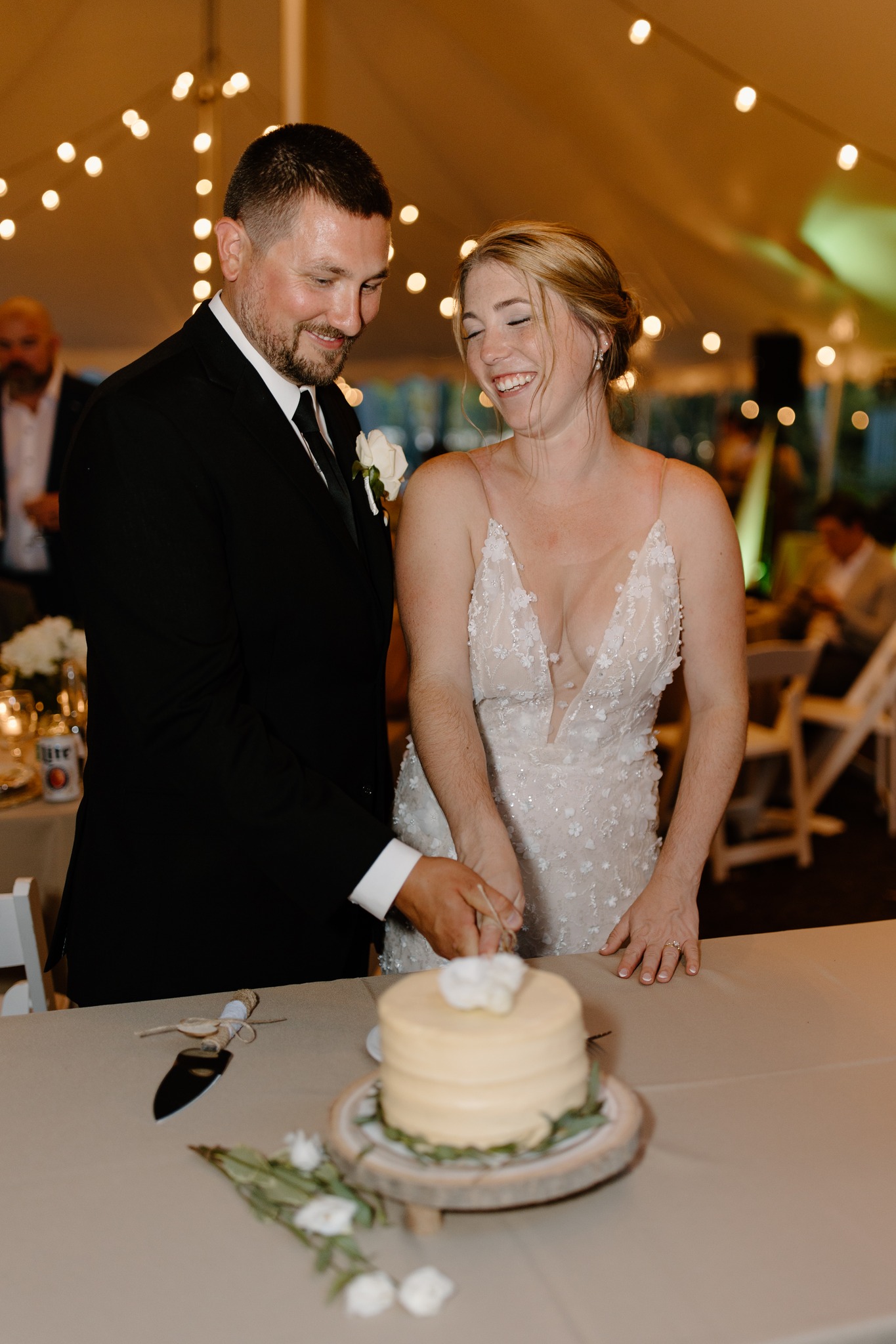 wedding photography bride and groom cutting cake new hampshire